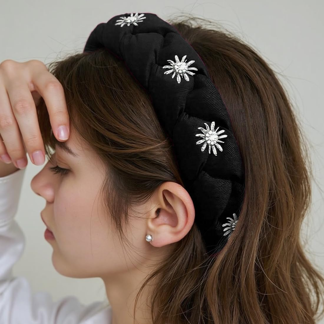 WUSJCOF Costume Headband Women'S Edelweiss Braided Velvet Headband as Dirndl Hair Accessories for Oktoberfest and Oktoberfest (Black) image number 1