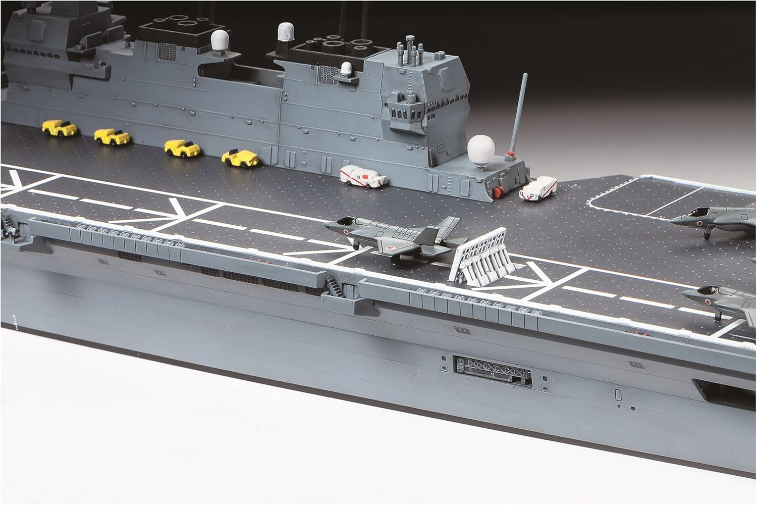 Tamiya 1 700 Aircraft Carrier DDV192 Ibuki image number 3