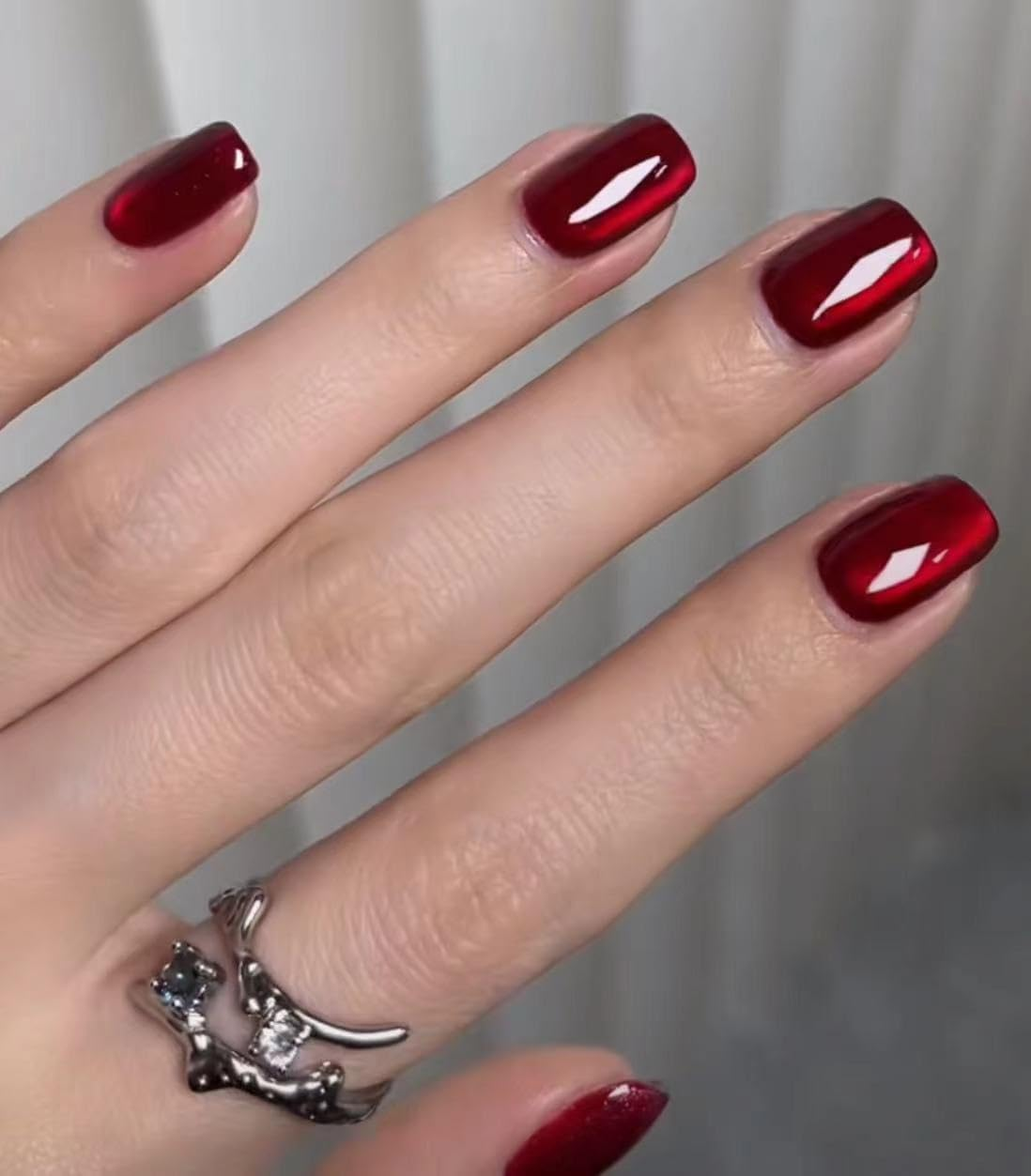 Solid Color Wine Red Cherry Color Cat Eye Fake Nails, Nail Stickers, Short Fake Nails, High-Quality Fake Nails image number 2