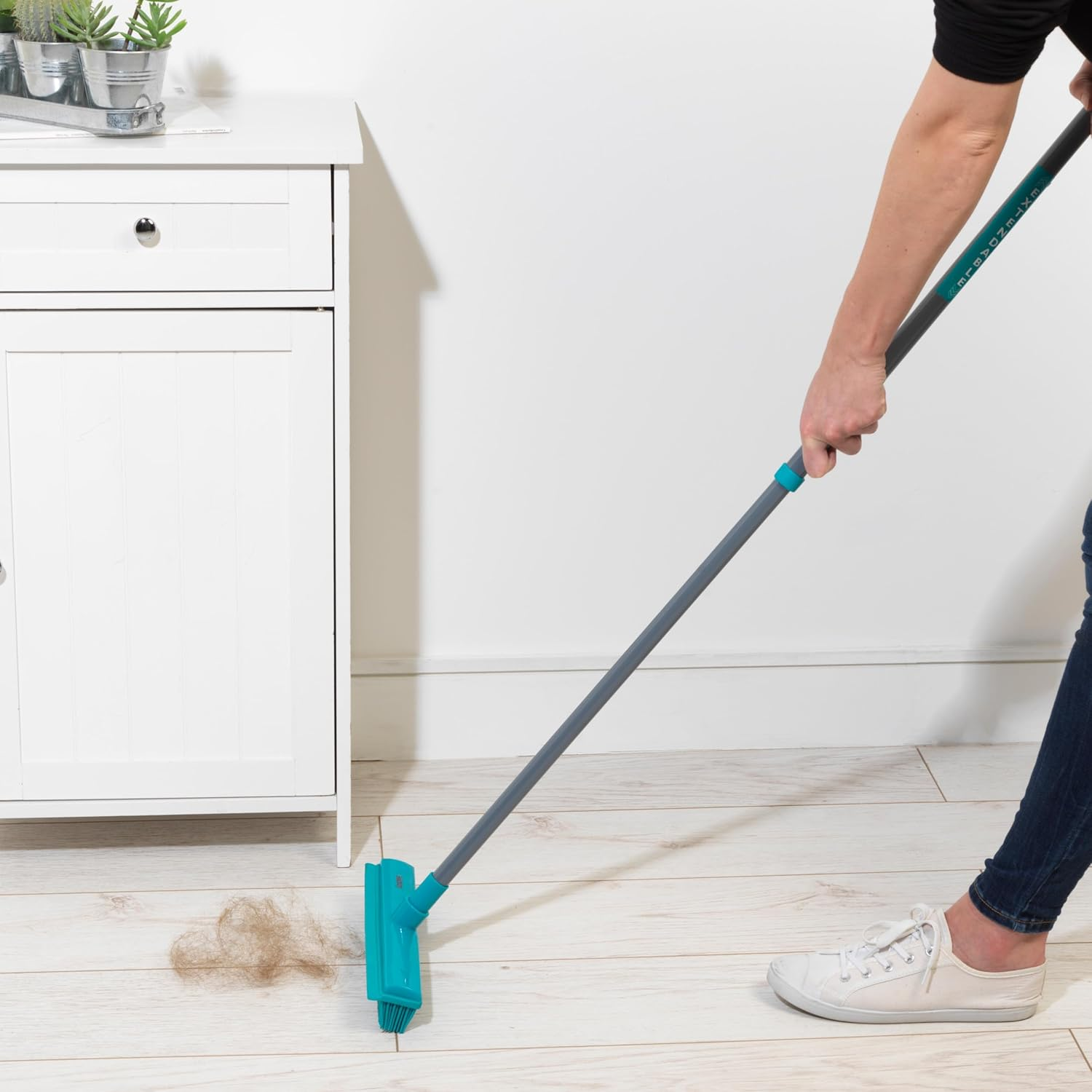 Beldray Pet plus Rubber Head Broom image number 3