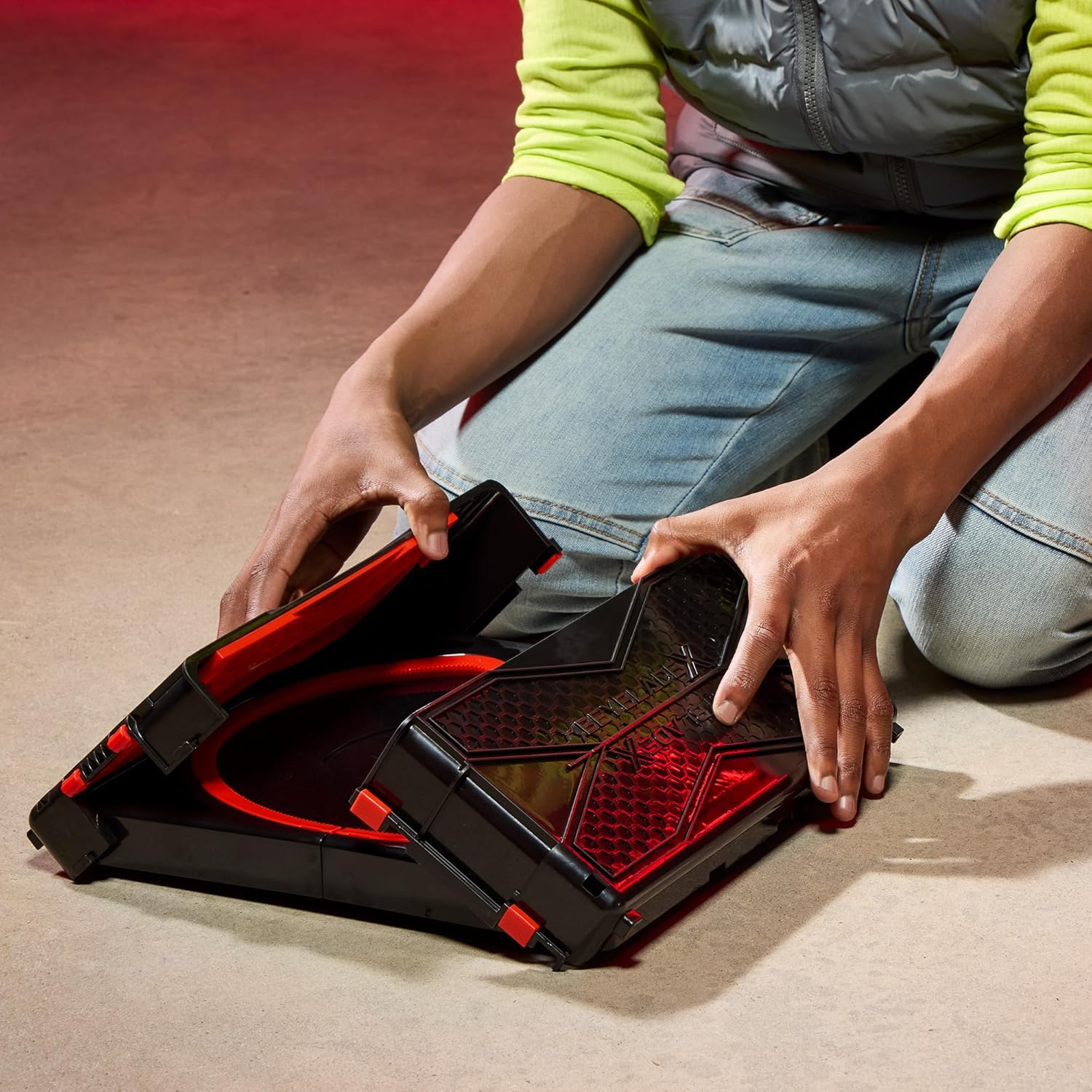 Beyblade X Clash and Carry Beystadium Battle Arena for Beyblade Spinning-Top Toys (Requires Top & Launcher, Sold Separately), image number 5