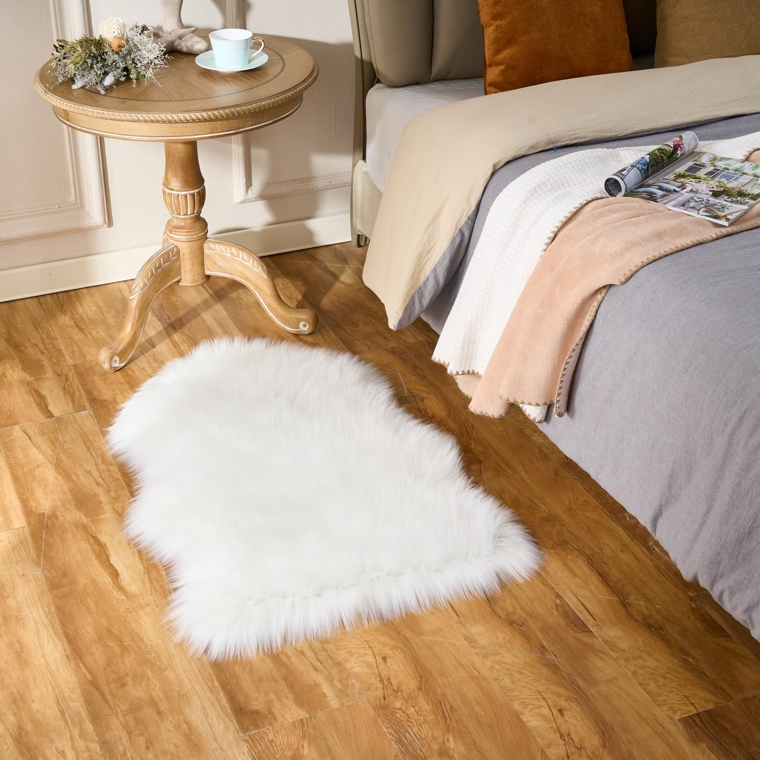 Easyjoy Faux Fur Soft Fluffy Single Sheepskin Style Rug Chair Cover Seat Pad Shaggy Area Rugs for Bedroom Sofa Floor (2 X 3 Ft Sheepskin, White) image number 5