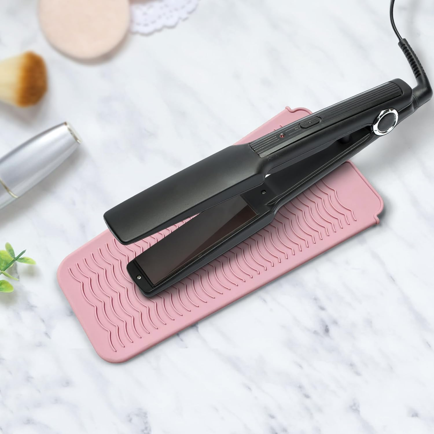 Heat Resistant Silicone Mat Pouch for Flat Iron, Curling Iron, Hot Hair Styling Tools (Pink) image number 3