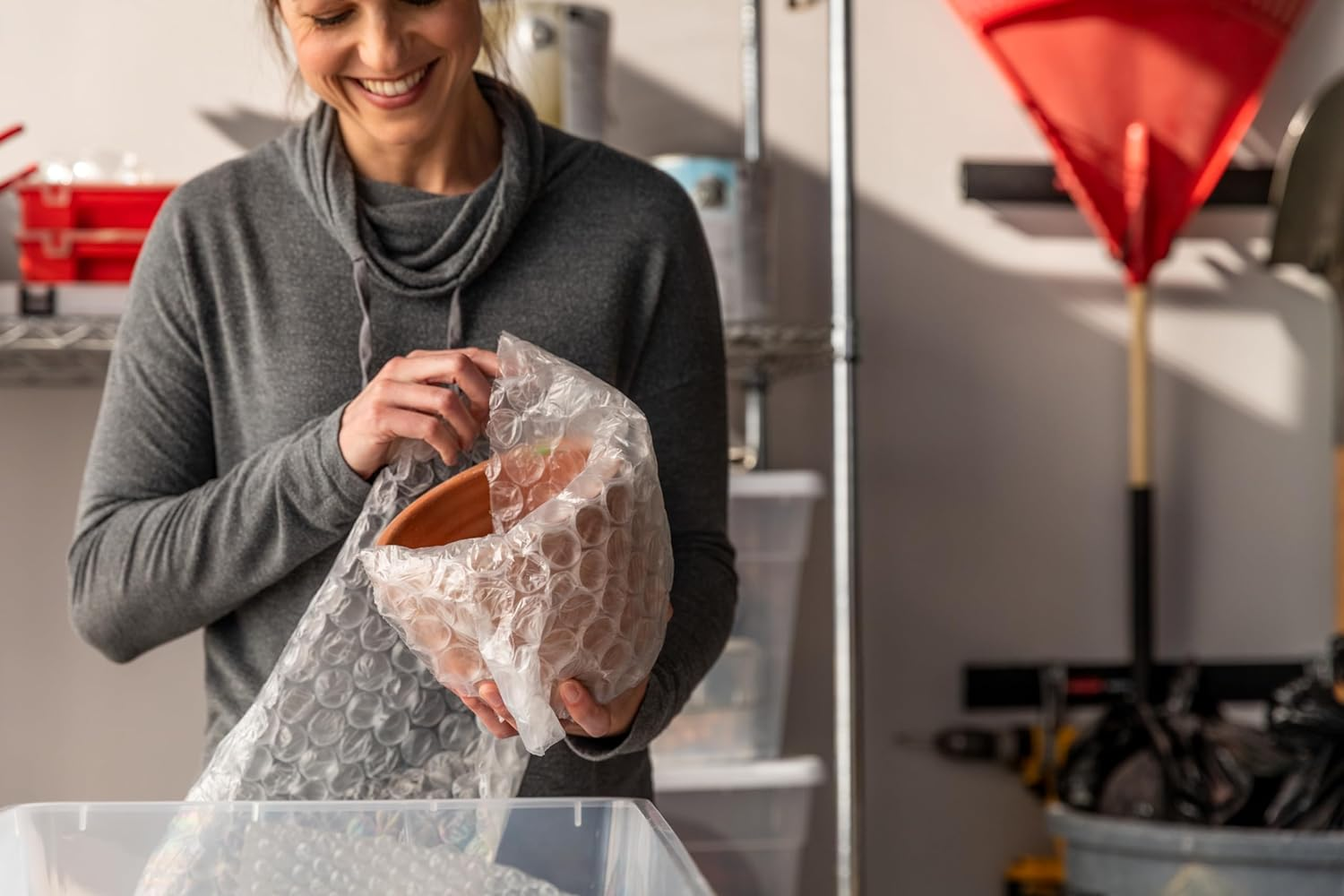 Duck Brand Bubble Wrap Cushioning, Large Bubbles, 12 Inches X 15 Feet, Single Roll (1304499)