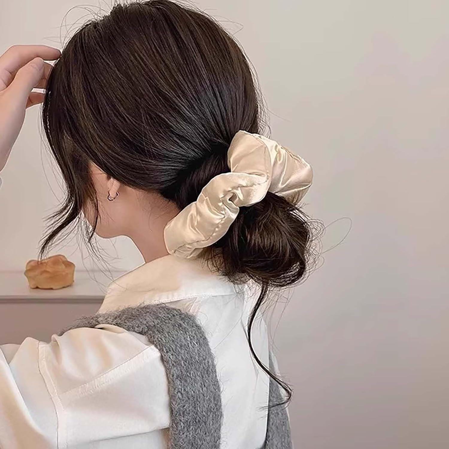 Inateannal Vintage Satin Silk Hair Bobbles Large Satin Elastic Hair Bobbles White Large Satin Hair Bobbles Scrunchy Oversized Thick Hair Bobbles Satin Ponytail Holder Hair Bands image number 1