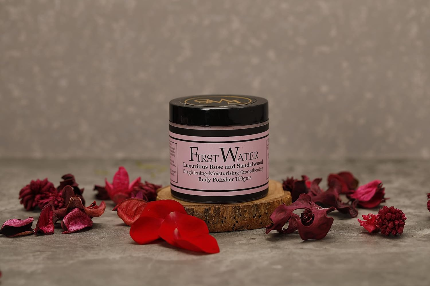 First Water Luxurious Rose and Sandalwood Body Polisher image number 4