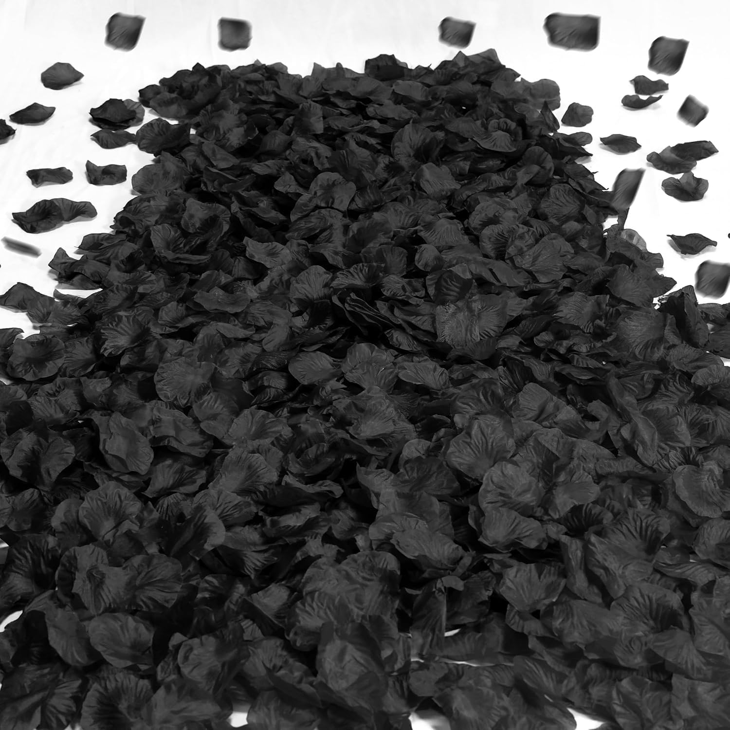 2000Pcs Black Rose Petals Artificial Flower Petals for Valentine'S Day Wedding Decor Romantic Night Engagement Party Decorations (Black)