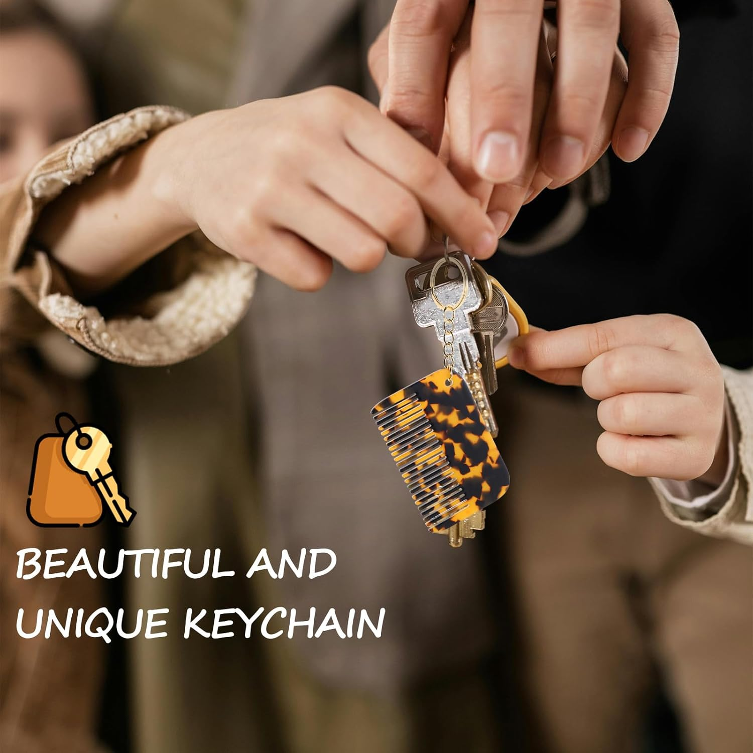 TOVINANNA 2 Pcs Mini Leopard Print Wide Tooth Comb Keychain Portable Acetate Hair Styling Tool for Women Travel Purse Comb Compact Pocket Accessory image number 6