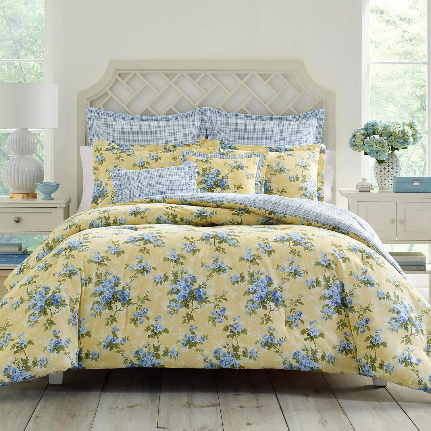 Laura Ashley - King Duvet Cover Set, Reversible Cotton Bedding with Matching Shams, Includes Bonus Euro Shams & Throw Pillow Covers (Cassidy Yellow, King) image number 4