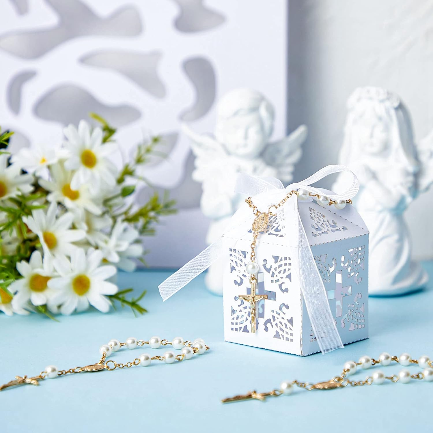 50 Packs Baptism Favors Set Acrylic Rosary Beads Faux Pearls with Organza Bags and Cross Baptism Favor Boxes Recuerdo De Boda Y Bautizo for Christening Weddings Party Favors(Gold Pearl Bracelet)