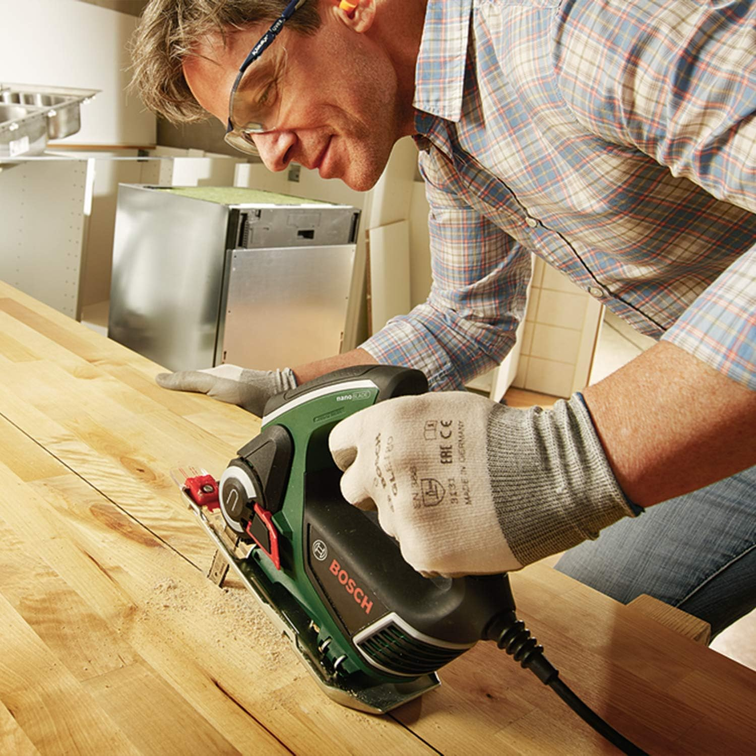 Bosch Home & Garden 500W Electric Nanoblade Saw, Includes Blade and Case, Vibration Free Cuts, Bevel Cuts (Advancedcut 50). Made in Europe image number 4