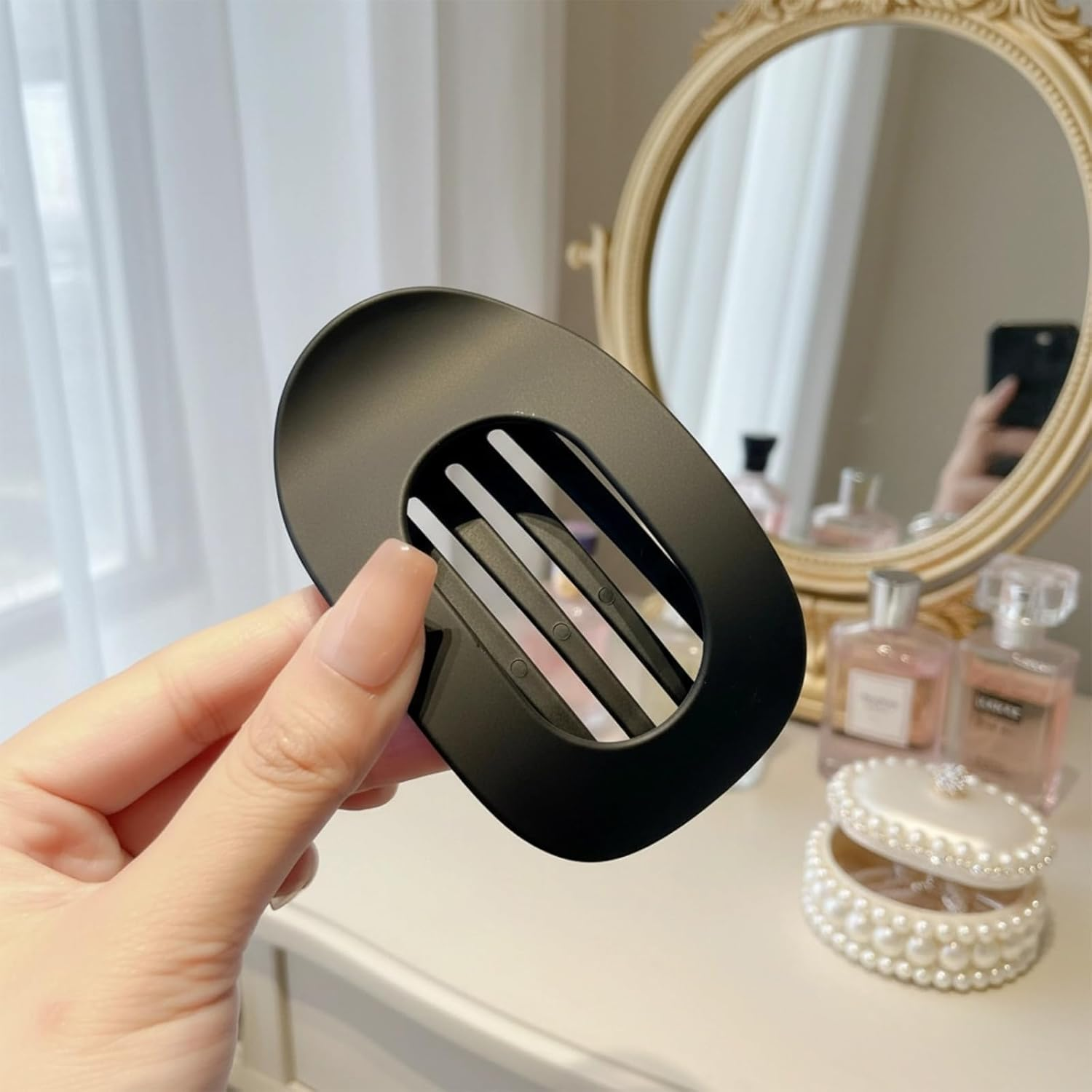 Pack of 4 Flat Hair Clips, Duckbill Hair Clip, Flat, French Flat Claw Clips, Flat Claw Clips with Inner Teeth, Hair Clip for All Hair Types image number 2