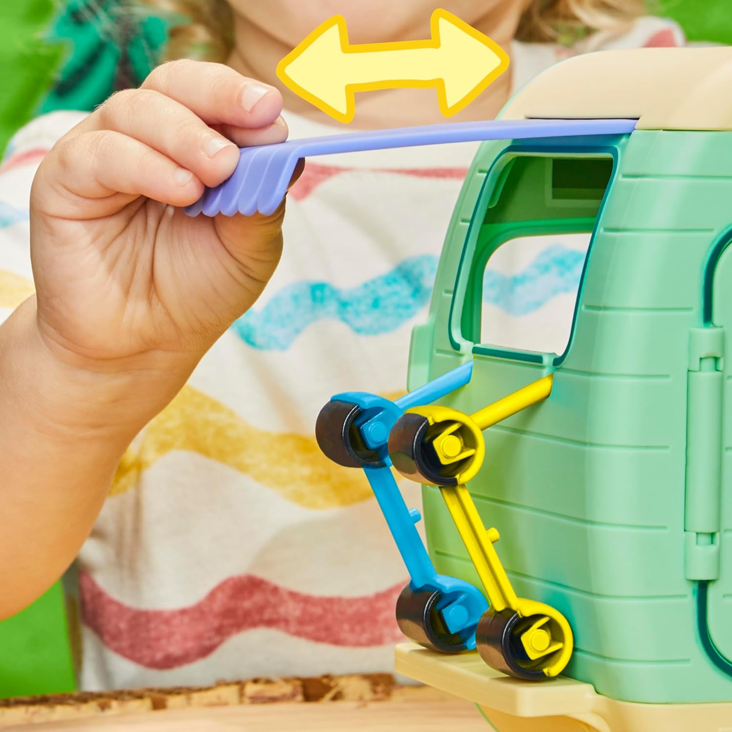 Peppa Pig Caravan Playset with 3 Figures and 6 Accessories, Preschool Toys for 3 Year Old Girls and Boys and Up image number 3