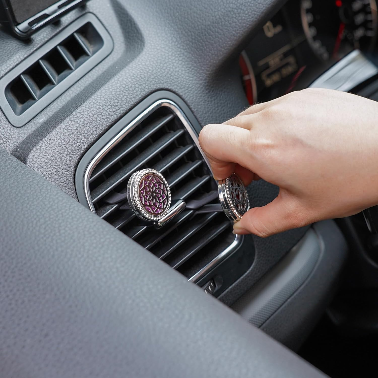 Essential Oil Car Diffuser Vent Clips, Sparkling Essential Oil Car Diffuser, with 20 Refill Pads, for Long Lasting Automotive Odor Eliminator Decoration Accessories for Women Girls (2 Pcs)