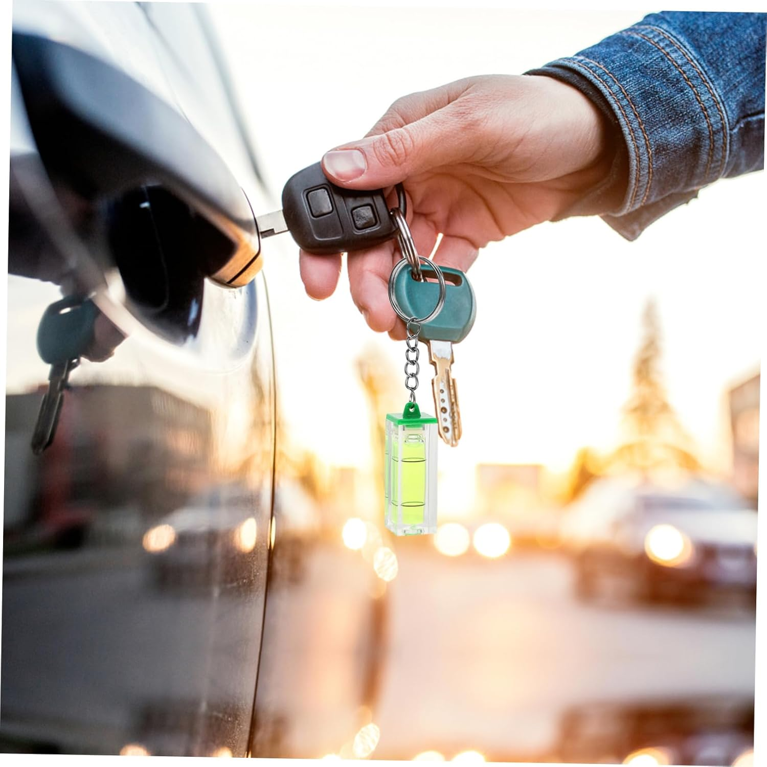 SHINEOFI Mini Bubble Level Keychain for Men Portable Pocket Spirit Level Tool with Key Ring Compact for Car Keys and Wallet Accessories Outdoor and Everyday Use Random Color