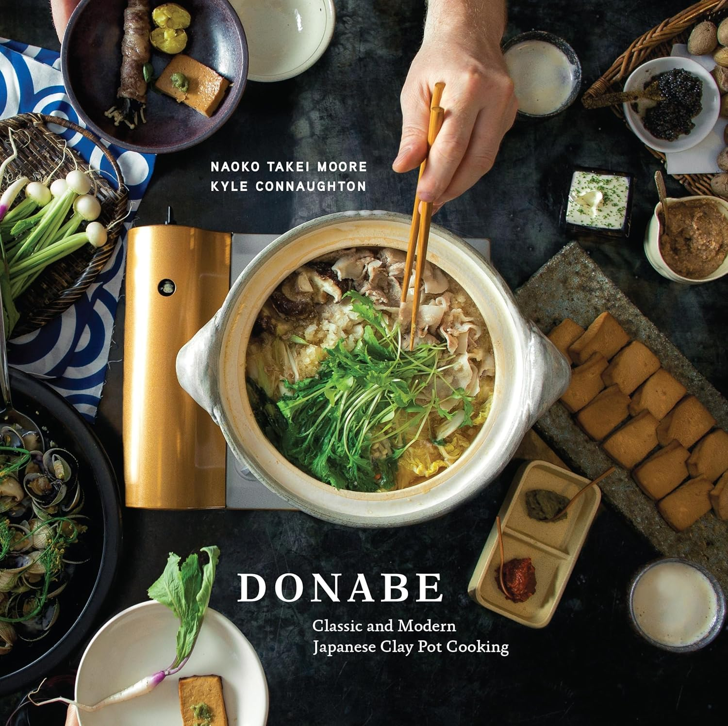 Donabe: Classic and Modern Japanese Clay Pot Cooking [A One-Pot Cookbook] image number 1