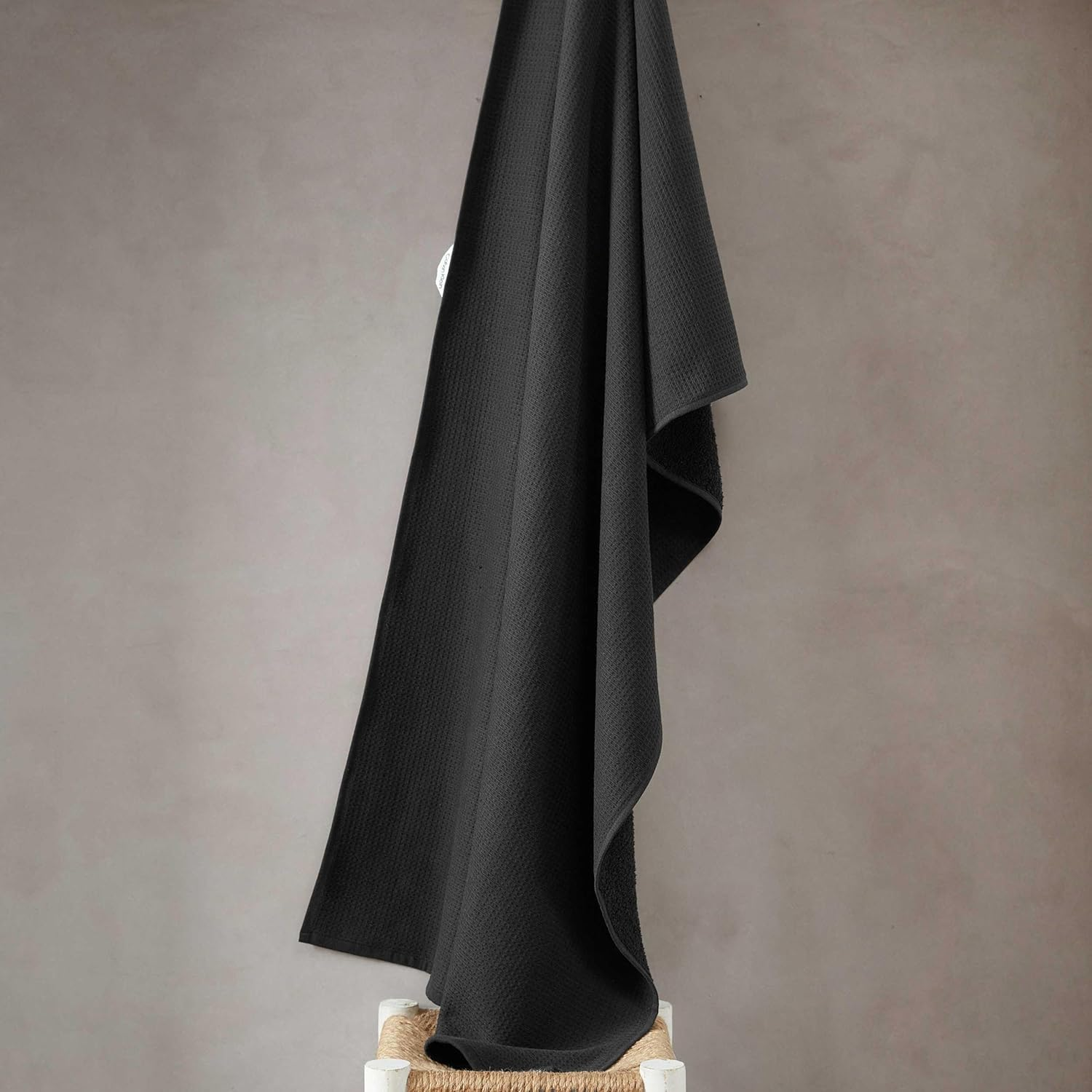 Calvin Klein - Towel Set, Soft & Absorbent Cotton Towels, Modern Bathroom Decor (Eternity Solid Black, 3-Piece) image number 3