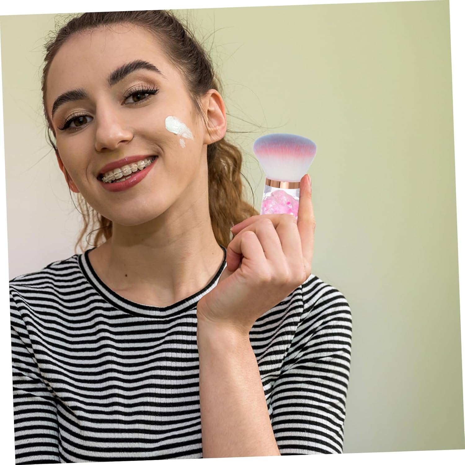 Nail Art Dust Brush Flower Shaped Soft Bristle Duster for Dip Powder Acrylic Nails Portable Dust Removal Brush Storage Case for Manicure and Makeup image number 3