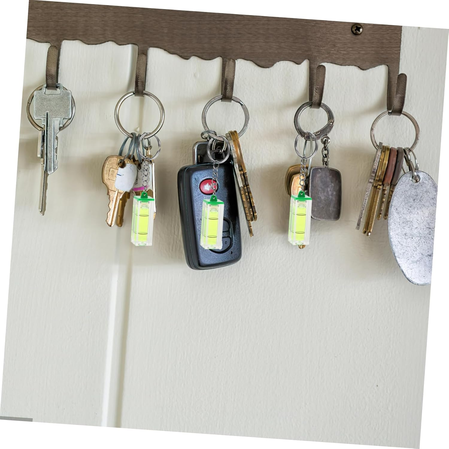 SHINEOFI Mini Bubble Level Keychain for Men Portable Pocket Spirit Level Tool with Key Ring Compact for Car Keys and Wallet Accessories Outdoor and Everyday Use Random Color image number 5