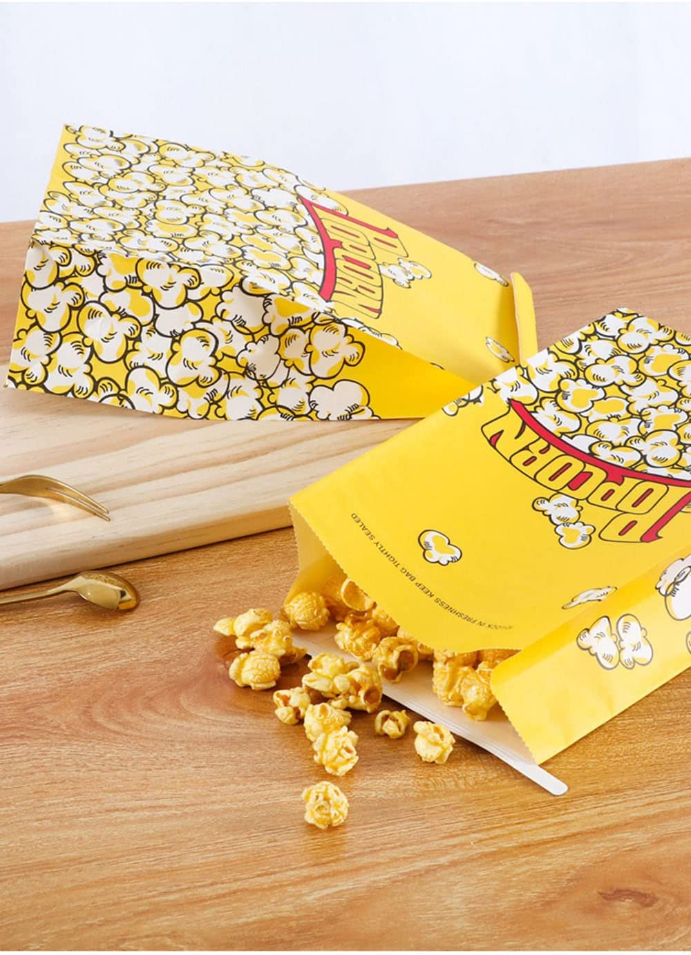 Popcorn Bags, 50 Pack Leak and Tear Resistant Yellow Paper Popcorn Bags with Tin Tie Lock Closure for Party, Popcorn Containers for Movie Night (SIZE (23 * 15 * 7CM))