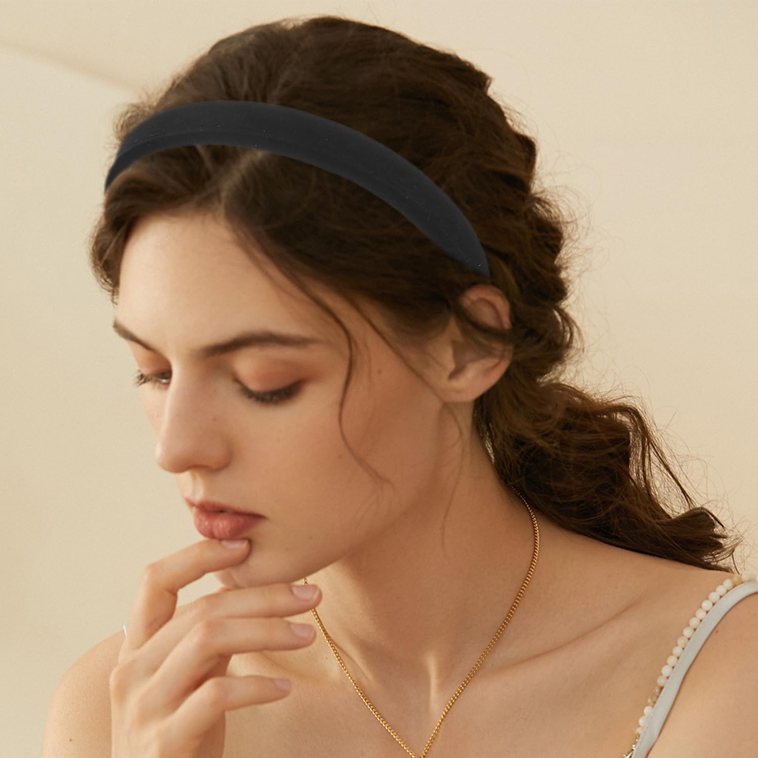 Pack of 4 Velvet Headbands, Wide Brimmed Headbands for Women, Simple Retro Headbands, Hair Accessories, Non-Slip Headbands image number 5