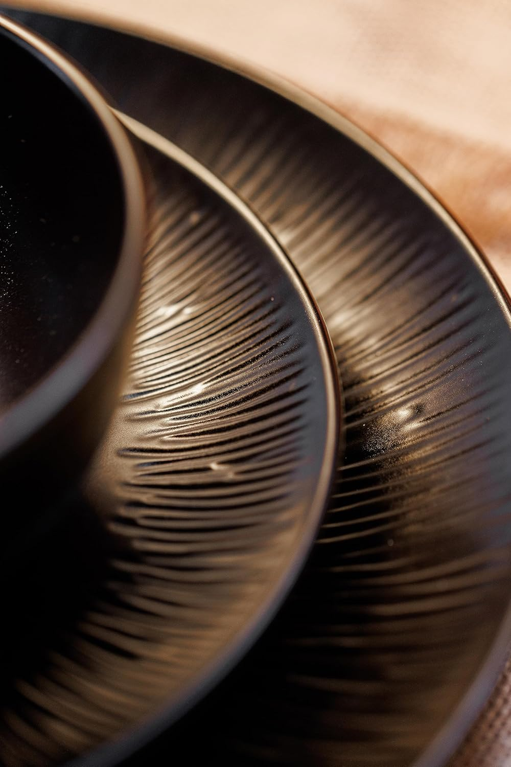 Mikasa Jardin Midnight Stoneware Dinner Set, Black (12 Pieces) image number 5