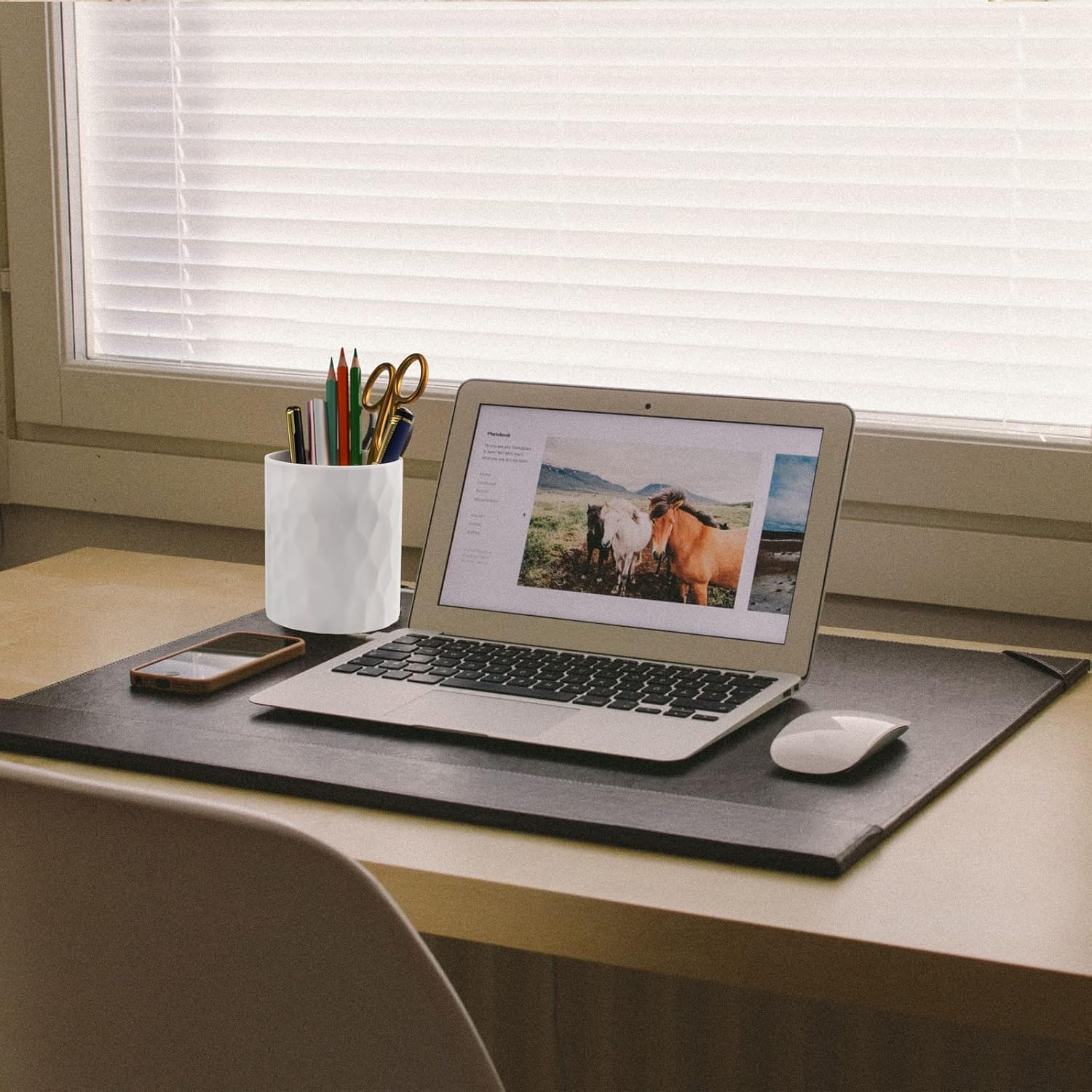 Minimaliving Pen Holder,Nordic Style Silicone Waterproof Pencil Holder for Desk Simple&Modern Minimalist Makeup Organizer Multifunctional Office Supplies for Home,Kids and School (White)