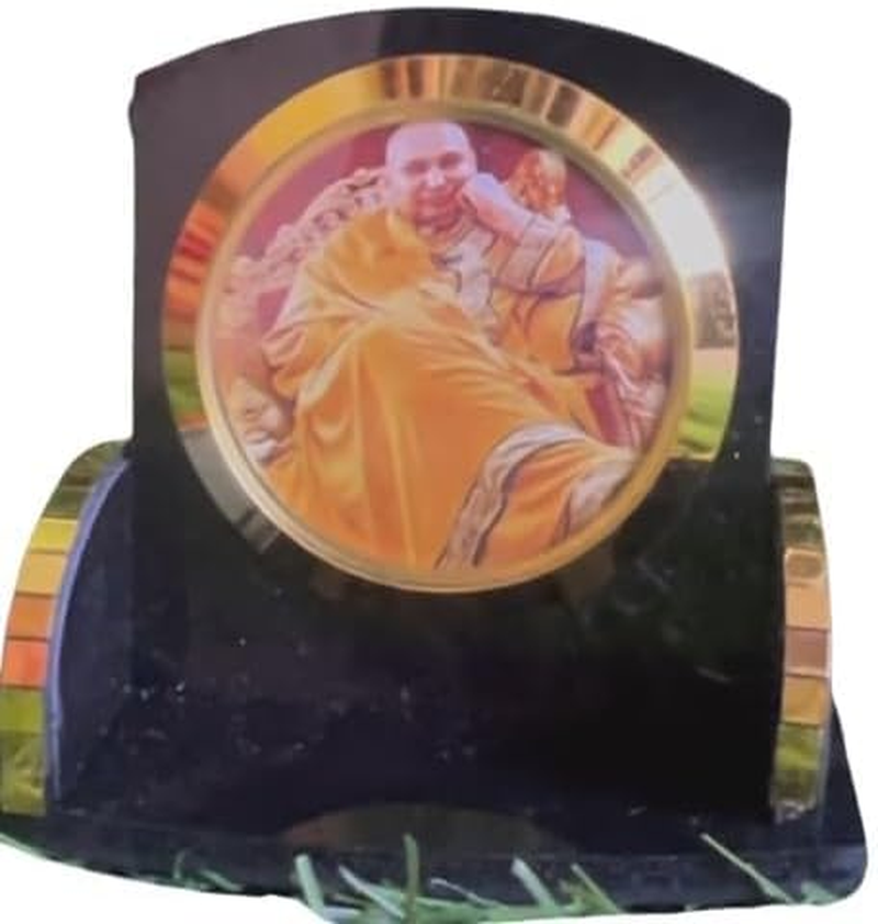 Guruji Car Swaroop Blessings Decorative Showpiece,Guru Ji CAR SWAROOP Ideal for CAR Dashboard .(6.5 Cm) Multicolor