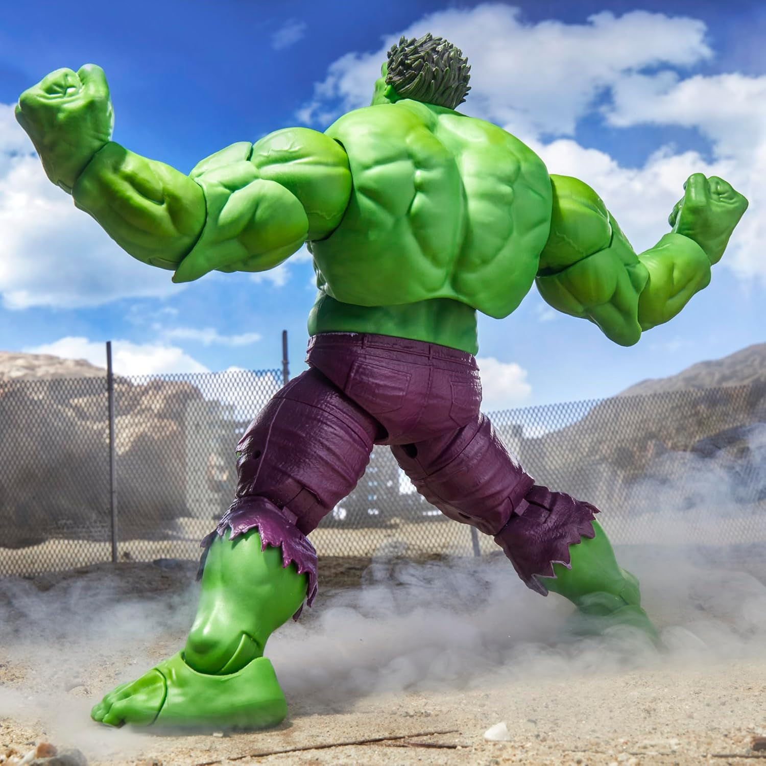 Marvel Legends Maximum Series Hulk, Deluxe Hulk Comics Collectible 6-Inch Scale Action Figure with Incredible Articulation and Smashing Accessories image number 5