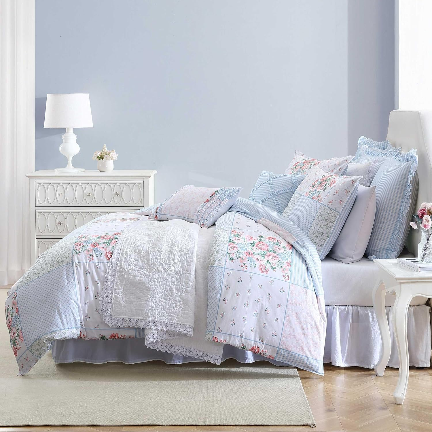 Laura Ashley - Duvet Set, Super Soft & Cozy Bedding, Includes Matching Shams & Bonus Throw Pillow Covers, Luxurious Home Decor (Hope Patchwork Blue, Twin) image number 4