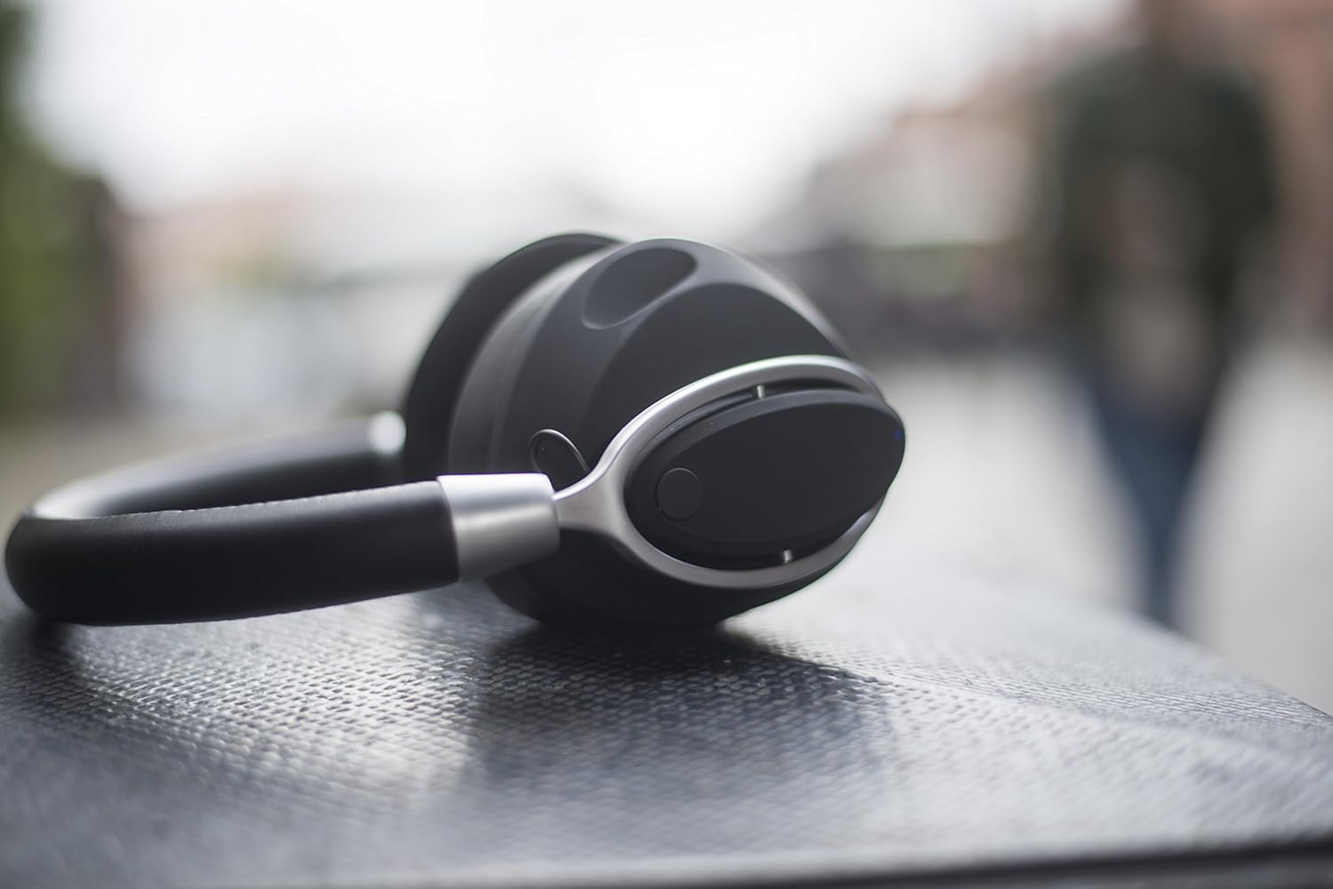 Defunc DEFD1051 Mute Bluetooth Headphone - Black image number 1