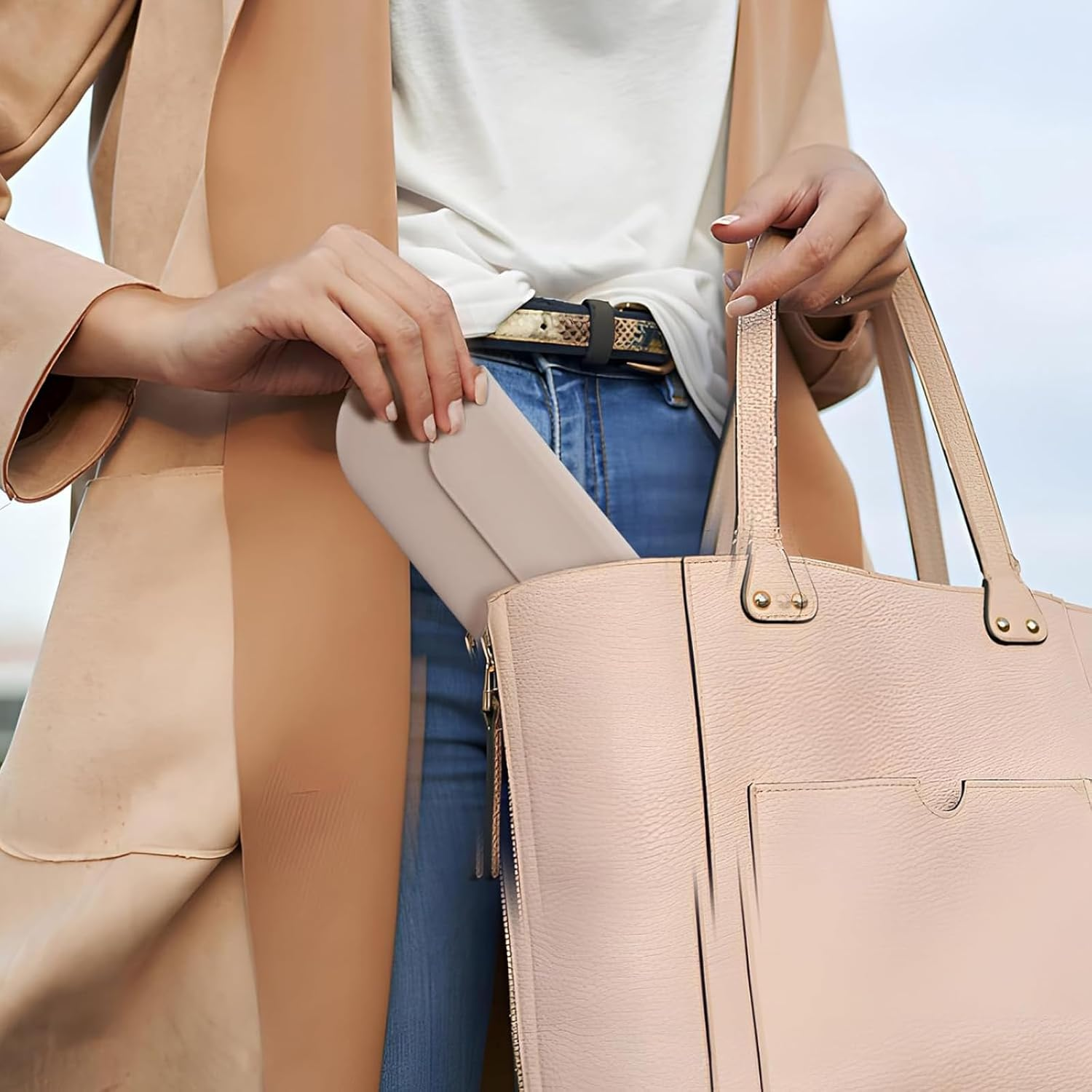 Silicone Makeup Brush Holder Travel Cosmetic Bag &ndash; Soft Portable Cosmetic Face Brushes Holder with Anti-Fall Out Magnetic Closure, Large Travel Makeup Brush Case (Walnut) image number 1