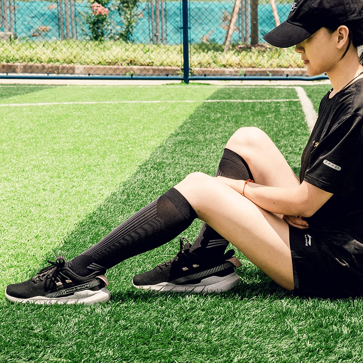 Compression Sports Socks for Men Women 15-20Mmhg Graduated Compression Support Plantar Fasciitis Stockings Reflective Stripe Swellings Knee-High Socks for Running Pain Relief Boosts Circulation image number 3