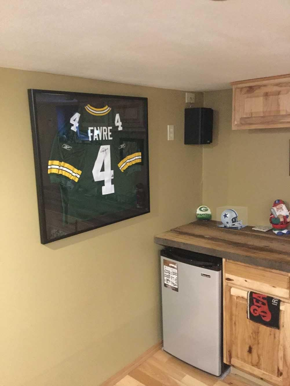 Mini Helmet Display Case Clear Acrylic Football Mini Helmet Protection Holder Dustproof Storage Collectibles Showcase image number 1