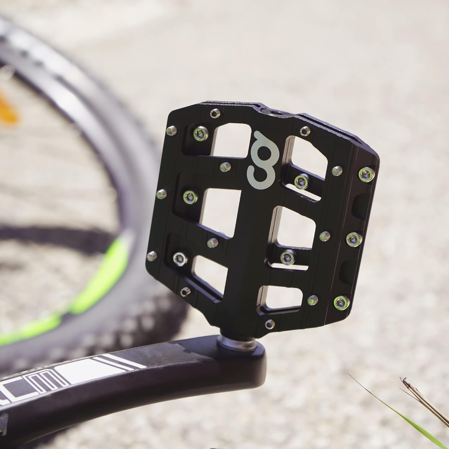 Cyclingdeal Flat Mountain BMX MTB Aluminum Bike Sealed Bearing Pedals - Large Bicycle Platform Pedals 9/16" with Anti-Skid Anti-Slip Nail image number 1