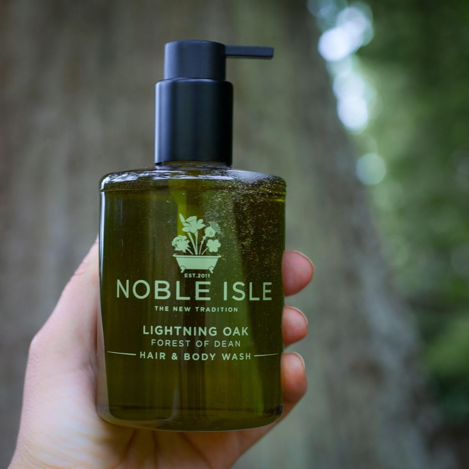 Noble Island Cleansing Gel for Hair and Body Lightning Oak, 250 Ml
