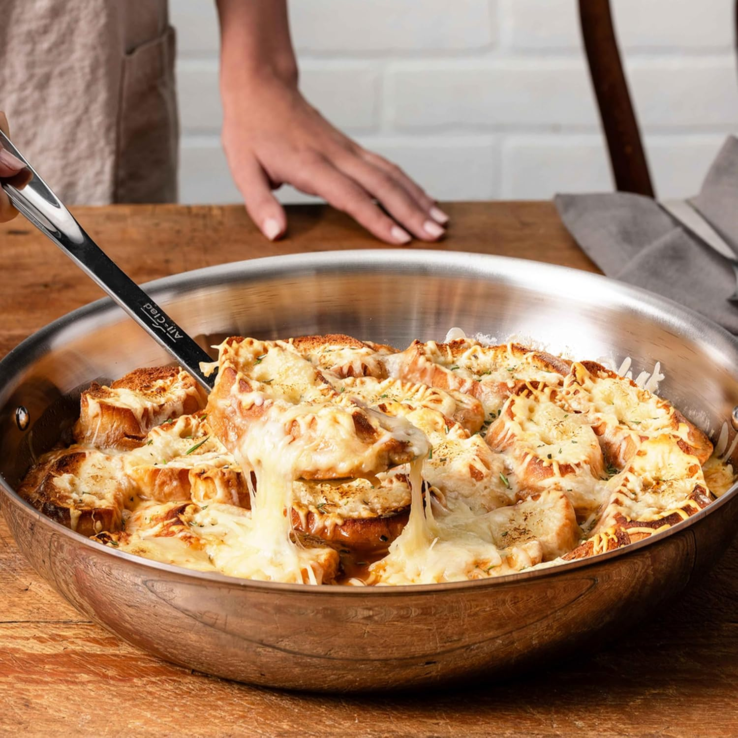 All-Clad D3 Stainless 3-Ply Sunday Supper Pan, 7 Quart, Stainless Steel image number 3