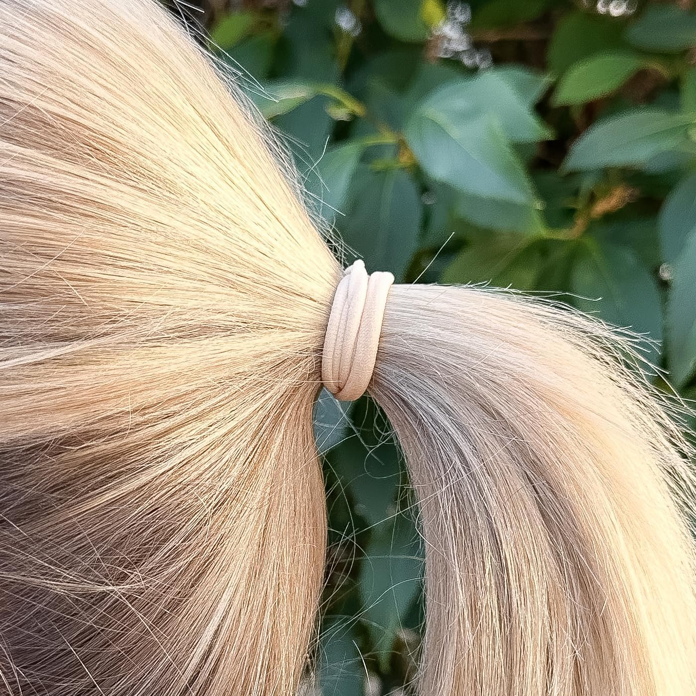 Haarallerliebst Hair Bobbles Extra Strong (Pack of 20 | Skin-Coloured, Grey, Blue, Gold | 5 Cm) with Box for Storage (Box Colour: White) (Box Colour: Pink) - Box Colour: Pink image number 3