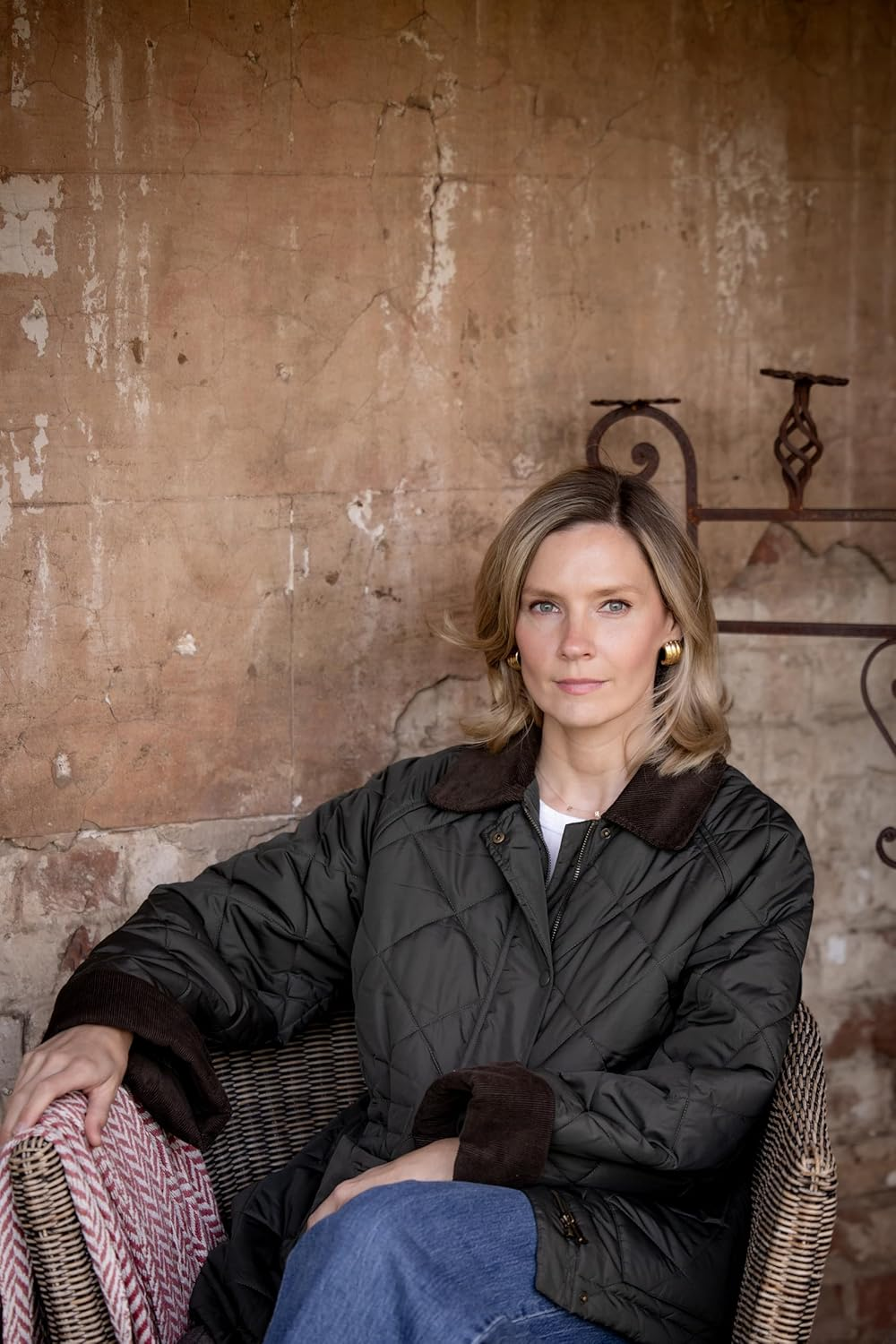 Heir Apparent: a Riveting Royal Story, Now a Reese'S Book Club Pick: a Riveting Royal Story of Being Torn between Duty and Desire, for Fans of Taylor ... Reid, the Crown and Red White and Royal Blue