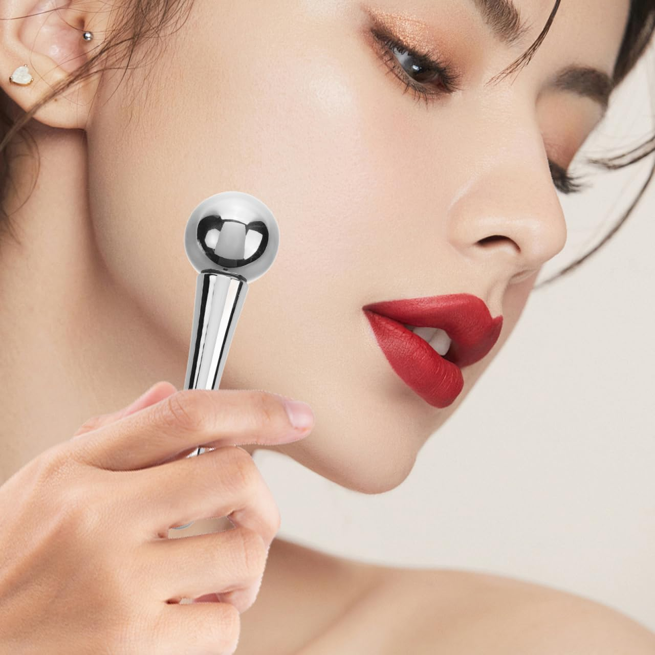 WOFASHPURET Ice Roller for Face and Eye Cooling Stainless Steel Facial Massage Ball for Puffiness Relief and Skincare Routine image number 3