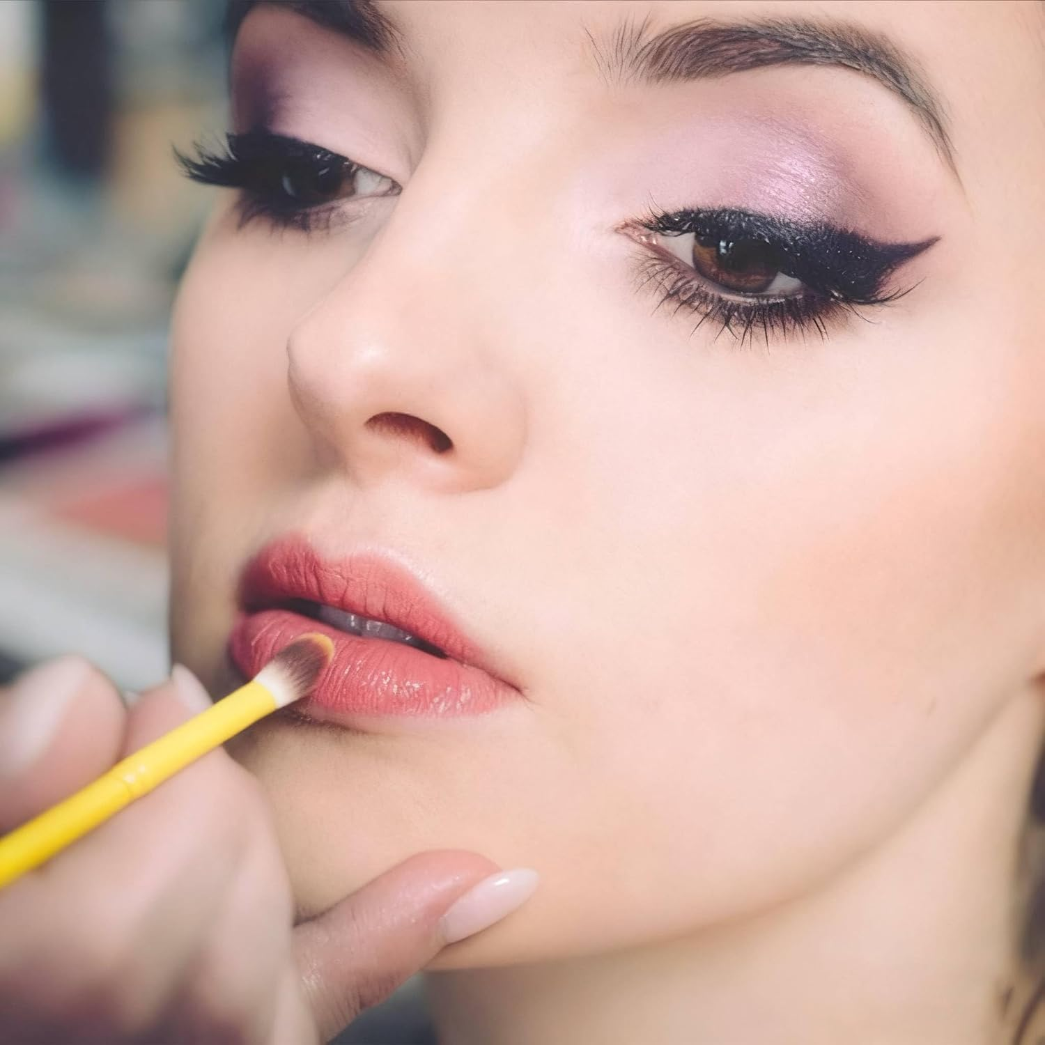 Pack of 400 Lip Brushes, Betterjonny Make-Up Lipstick Brush, Lip Gloss, Concealer Brush, Lipstick Stick Applicator, Lip Applicator Tool for Perfect Lip Makeup (Yellow) image number 3