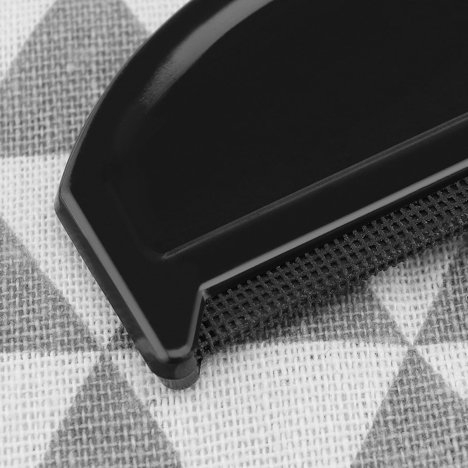 SING F LTD 2PCS Sweater Comb Lint Remover Clothes Fuzz Cleaning Tool De-Pilling Knitwear Comb Cashmere Pill Remover for Clothing Care 7.5X4.2X0.6Cm Black image number 5