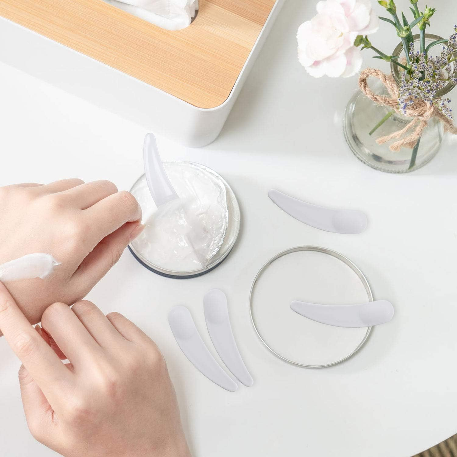 BTYMS 100 Piece Disposable Mini Cosmetic Spatula Set - Facial Mask & Makeup Scoop for Mixing & Sampling (Multi-Color) image number 5