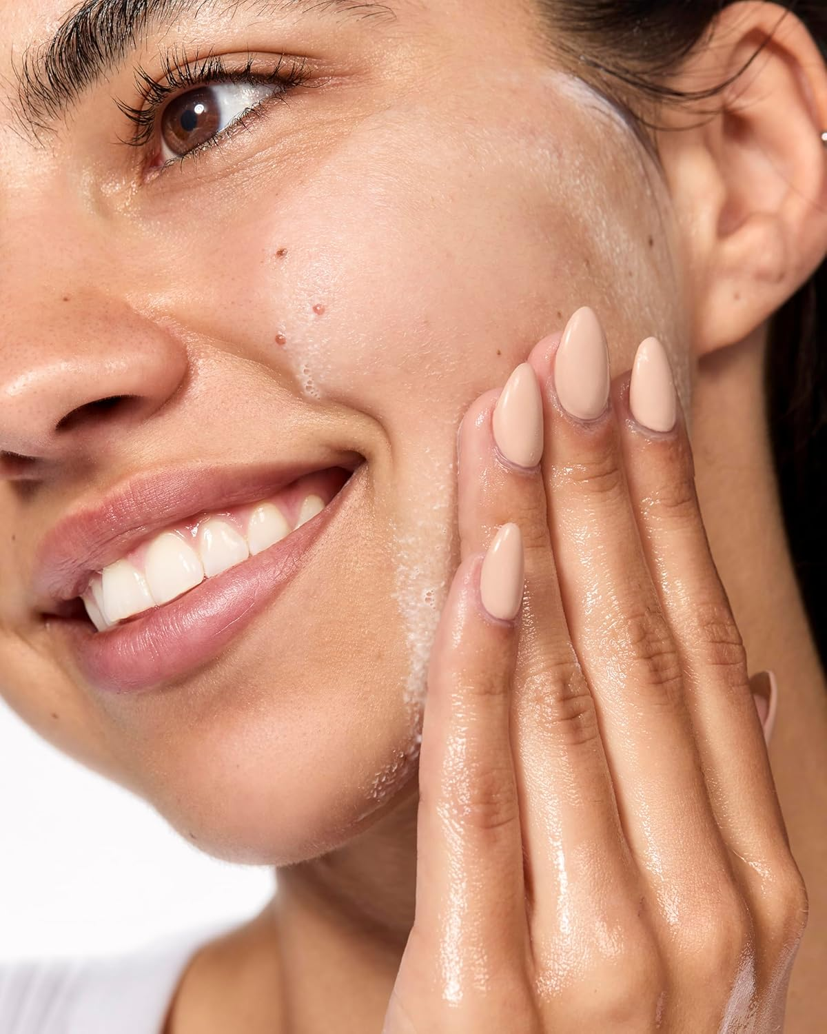 Natio Australia Glow Beauty Boost Cleansing Balm - Clinically Tested & Fragrance Free - Melt Away Impurities & Makeup - Hydrating & Brightening Makeup Remover - Kakadu Plum, Pomegranate, Goji Berry and Vitamin E - Vegan Friendly & Made in Australia image number 3