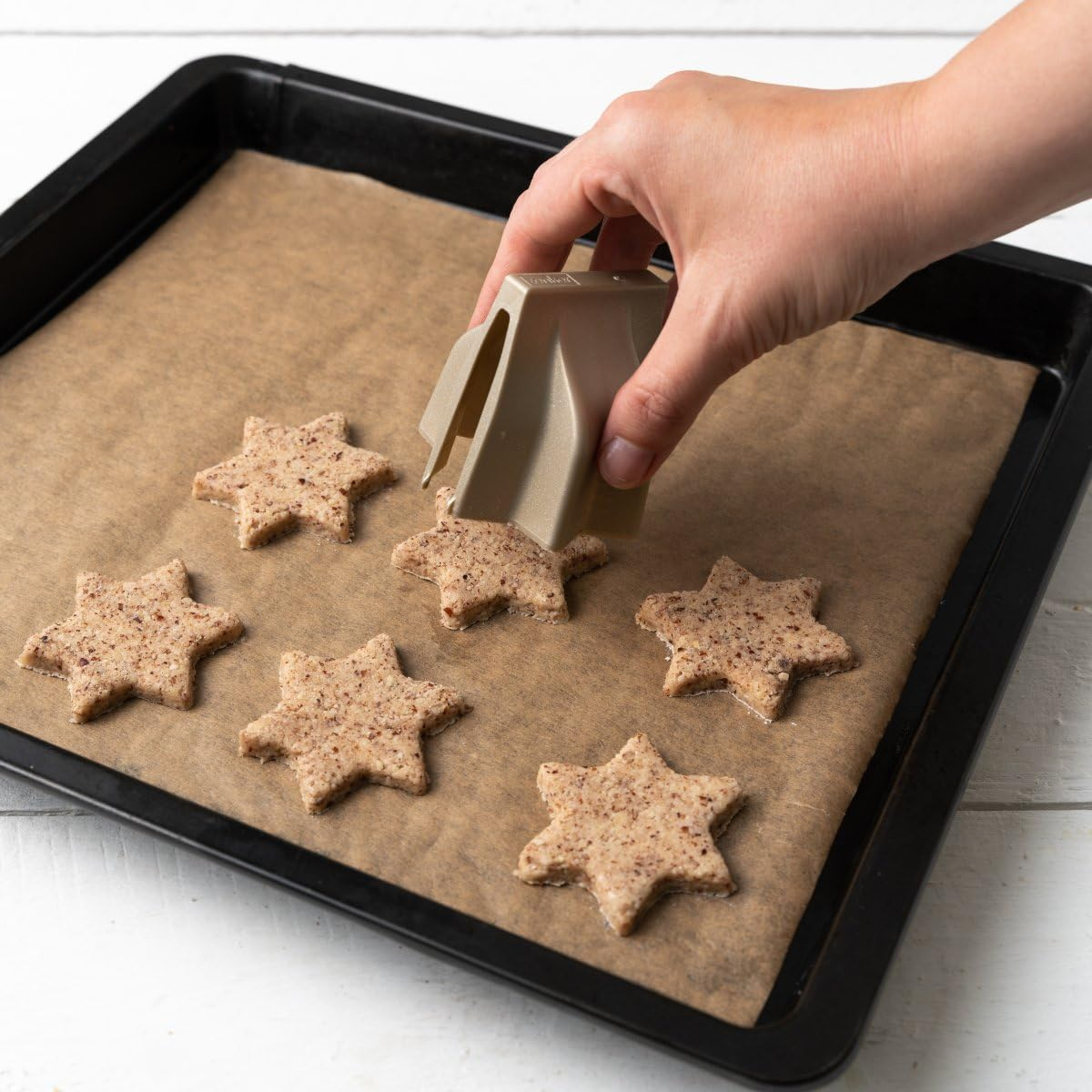 Zenker Cinnamon Star Cookie Cutter - Foldable, Ergonomic, Made in Germany image number 6