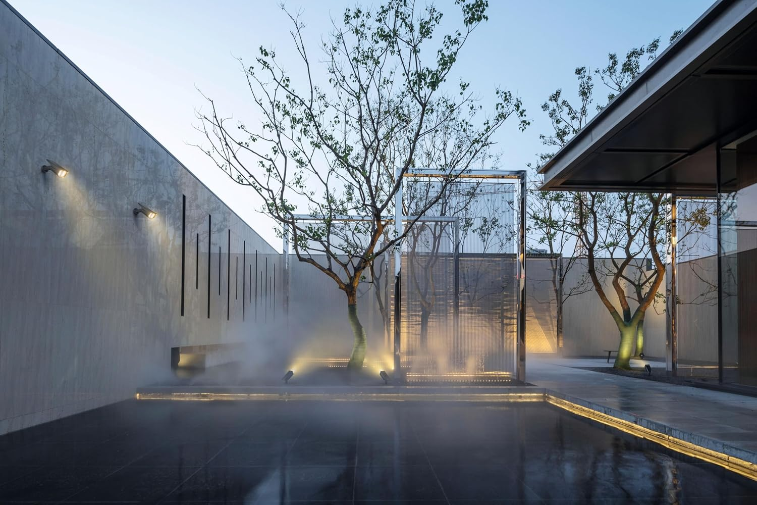 OSRAM Solar Spot RGB & Warm White with Ground Spike and Wall Mount Daylight Sensor IP44 Protection Solar Powered Spotlight for Garden Patio image number 3