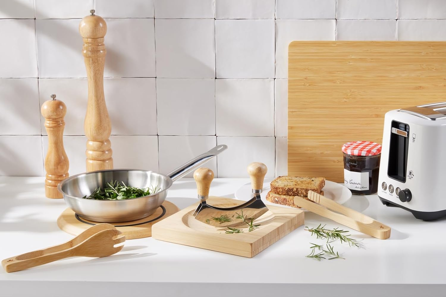 Maxwell & Williams Evergreen Bamboo Magnetic Trivet 24Cm Gift Boxed image number 1