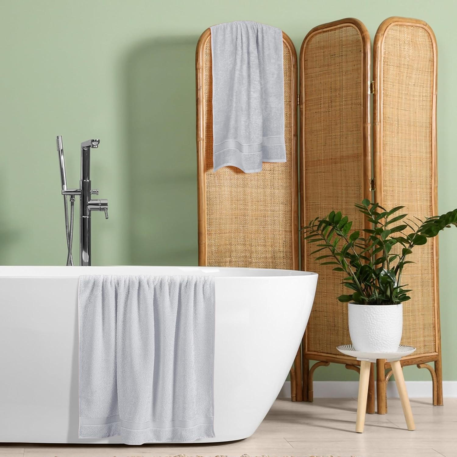 BELZZI Home Ultra Soft 4 Pack Oversized Bath Towel Set 27X54, Cotton Compact Bath Towels, Highly Absorbant Eco-Friendly Quickdry & Lightweight Towel, Ideal for Gym Travel Camp Pool - Light Grey image number 4