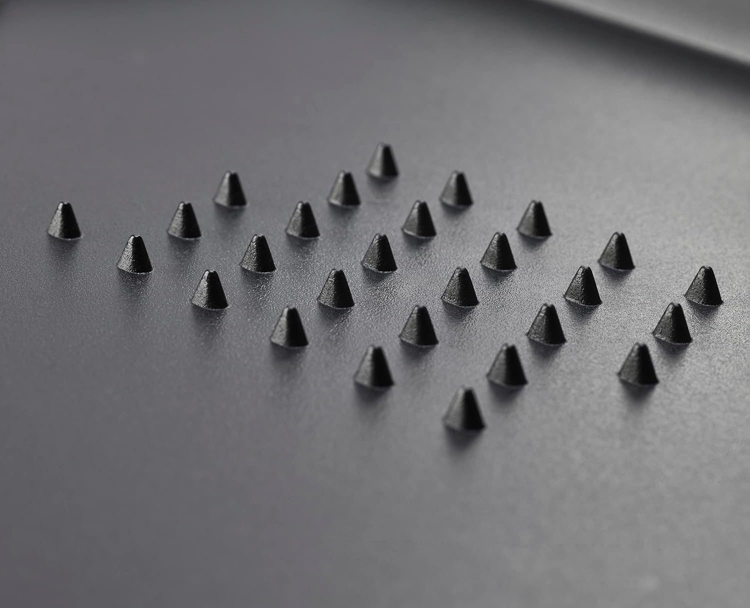 Joseph Joseph Cut&Carve plus - Non-Slip, Multi-Function, Double-Sided Chopping Board for Food Preparation and Carving- Dishwasher Safe, Large &ndash; Black image number 4