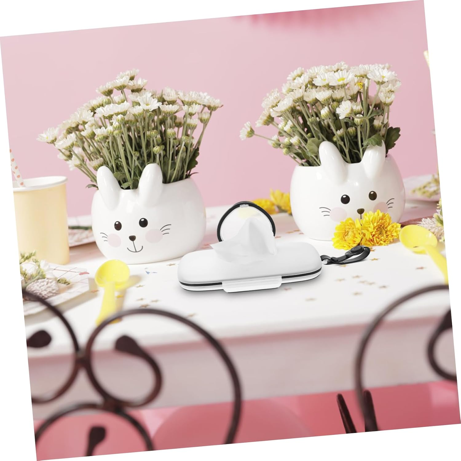 Portable Wipe Dispenser Reusable Wipe Holder Heart-Shaped Lid for Home and Travel for Parents image number 4